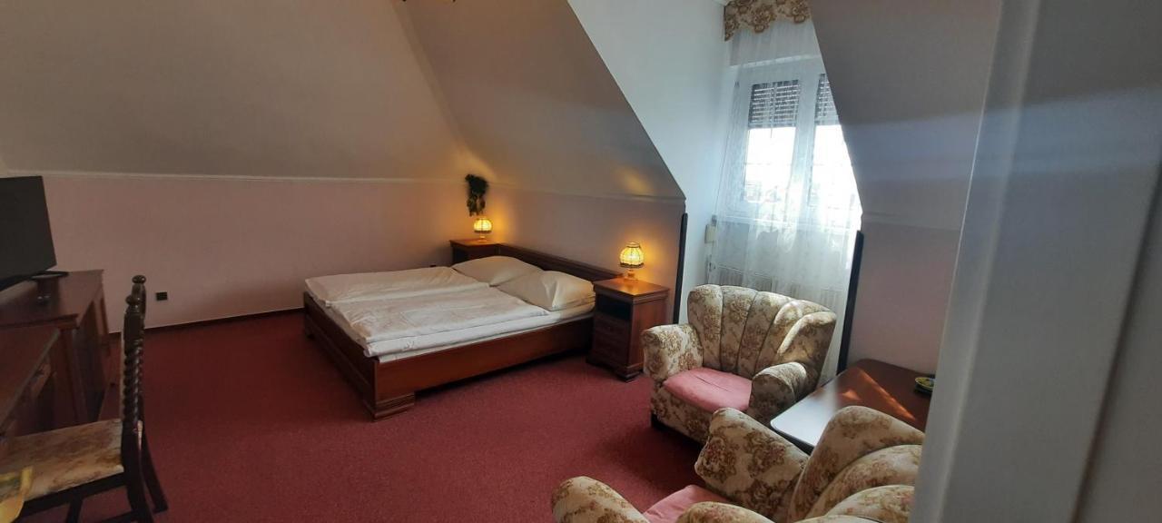 Hotel Excellent Prague Ngoại thất bức ảnh